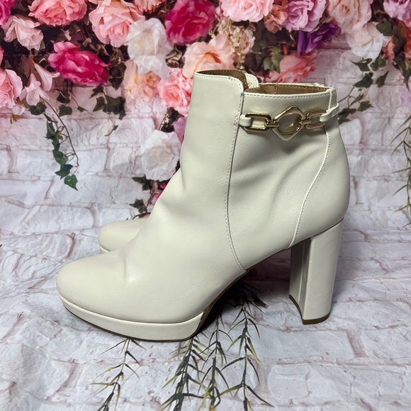 Naturalizer Berri Off White Ankle Boots size 10w - Picture 5 of 11